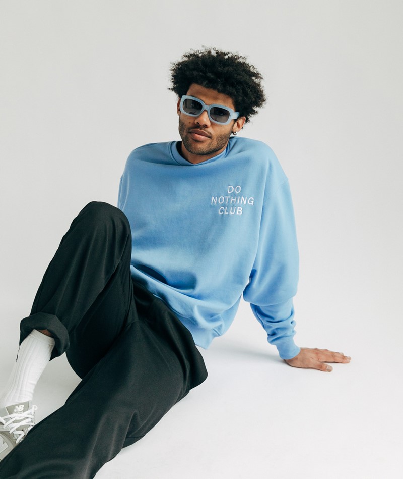 ON VACATION Do Nothing Club Sweater Blau