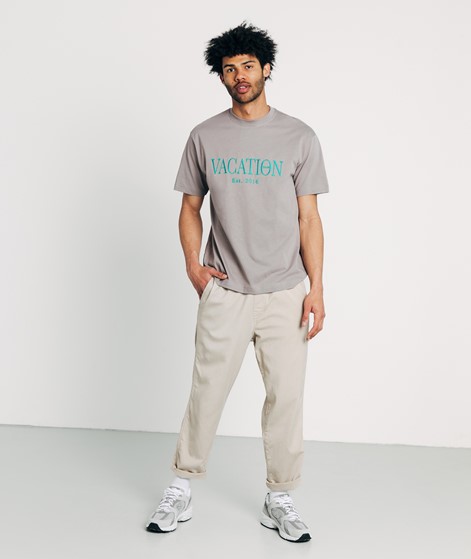 ON VACATION Classic Logo T-Shirt Grau