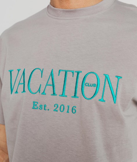 ON VACATION Classic Logo T-Shirt Grau