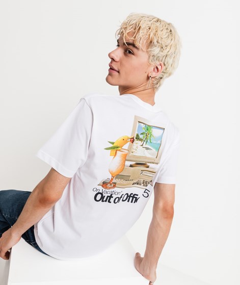 ON VACATION Out of Office T-Shirt Wei